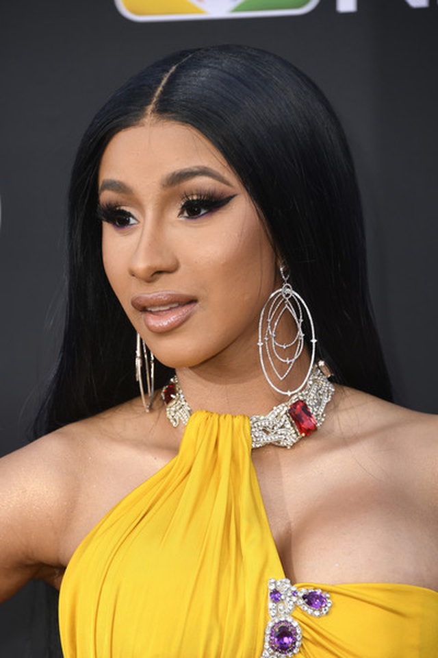 Cardi B khoe ngực khủng, hạnh phúc sánh đôi cùng chồng - 9