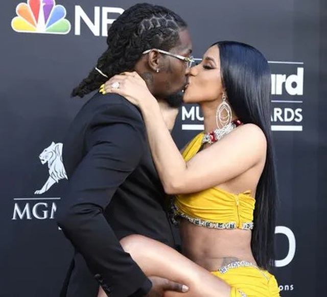 Cardi B khoe ngực khủng, hạnh phúc sánh đôi cùng chồng - 7