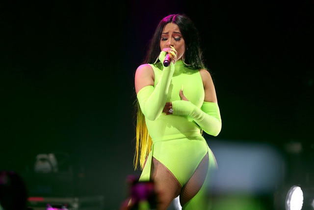 Cardi B tự tin khoe ngực mới chỉnh sửa - 8