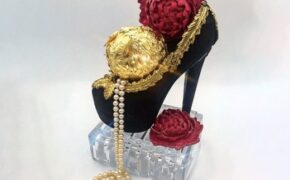 Choáng với chiếc bánh quy phủ vàng đắt nhất thế giới giá 23 triệu đồng