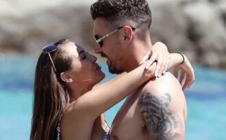 Chloe Goodman tình tứ bên bồ mới