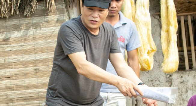 Đạo diễn Khải Hưng kể chuyện suýt “ăn đòn oan” vì bị nhầm là NSND Tất Bình