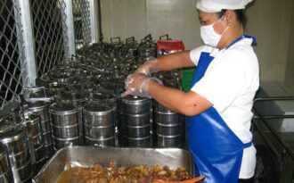 Chua chát suất ăn công nhân dưới 15.000 đồng