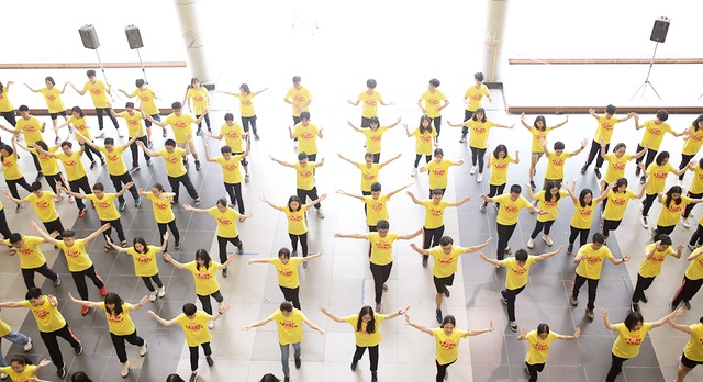 Top 10 Đại sứ trường Ams cùng nhảy flashmob đón tân binh - 9