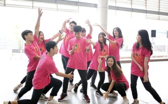 Top 10 Đại sứ trường Ams cùng nhảy flashmob đón tân binh