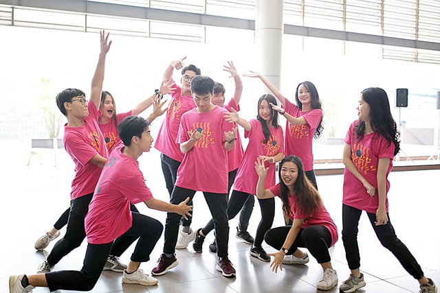 Top 10 Đại sứ trường Ams cùng nhảy flashmob đón tân binh - 3