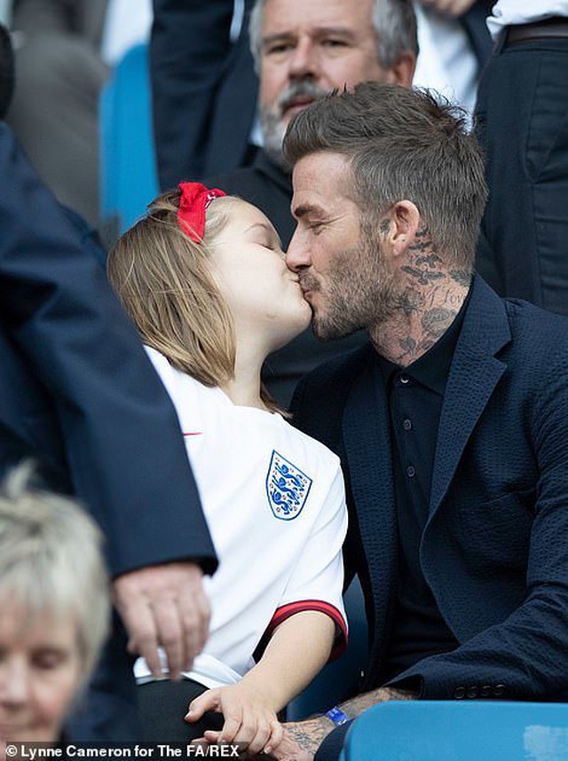 David Beckham đưa con gái nhỏ đi xem đá bóng - 5