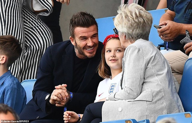 David Beckham đưa con gái nhỏ đi xem đá bóng - 2