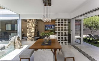 Ngắm nhà siêu sang của sao phim 50 sắc thái