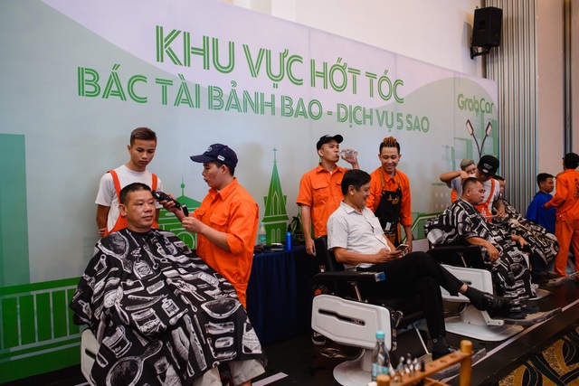 Có gì ở “Ngày hội chăm sóc tài xế” của hàng ngàn bác tài công nghệ Grab? - 2 Có gì ở “Ngày hội chăm sóc tài xế” của hàng ngàn bác tài công nghệ Grab? - 2