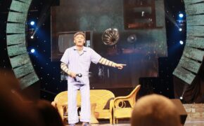 Trung “ruồi” khiến khán giả vừa cười vừa khóc với tiểu phẩm về mẹ