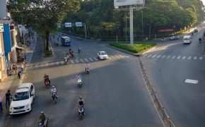 Đến tìm chồng, vợ đại gia ngất xỉu trong khách sạn