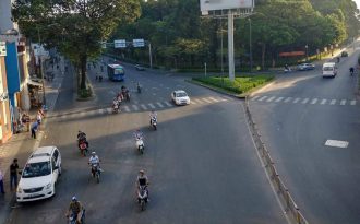 Đến tìm chồng, vợ đại gia ngất xỉu trong khách sạn