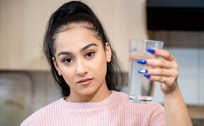 Cô gái mắc bệnh cực hiếm “dị ứng… nước”: Chỉ đổ mồ hôi cũng gây đau đớn