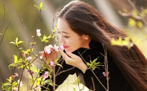 Bất ngờ với giọng hát ngọt ngào của “nữ hoàng tên miền” Thúy Hạnh