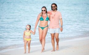 Tamara Ecclestone vui đùa trên biển cùng chồng con