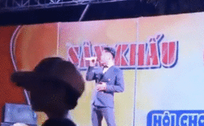 Ca sĩ Du Thiên bị chửi bới, ném ghế khi diễn hội chợ ở Quảng Nam