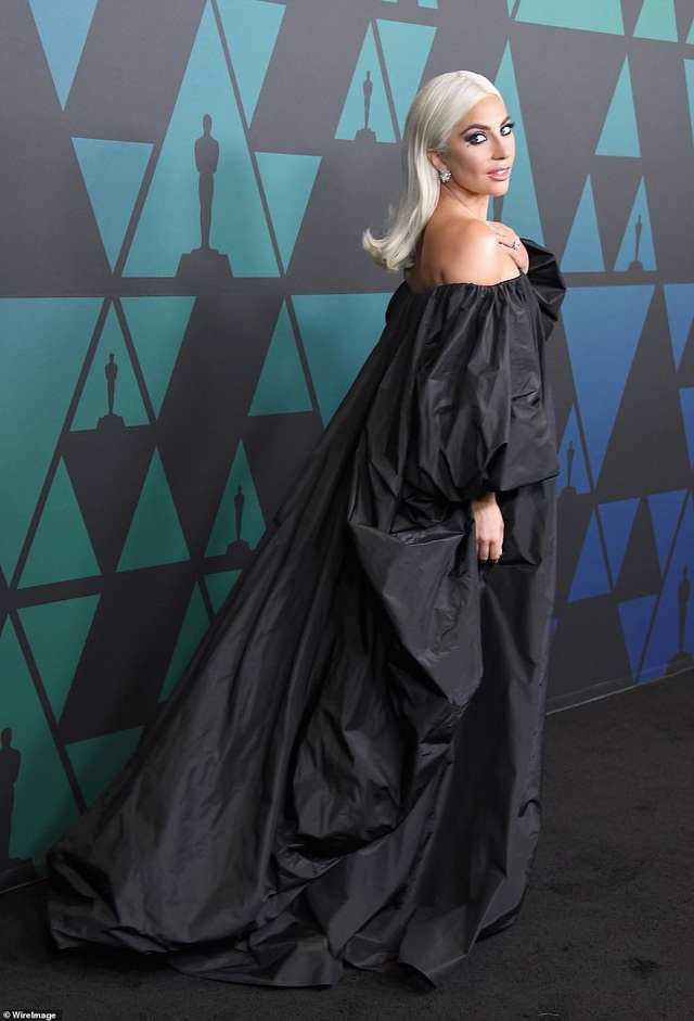  Lady Gaga sành điệu với váy Valentino 