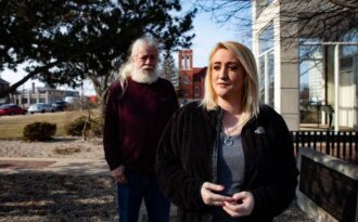 Chuyện lạ: Gặp lại cha ruột sau 40 năm nhờ Facebook của người mẹ quá cố