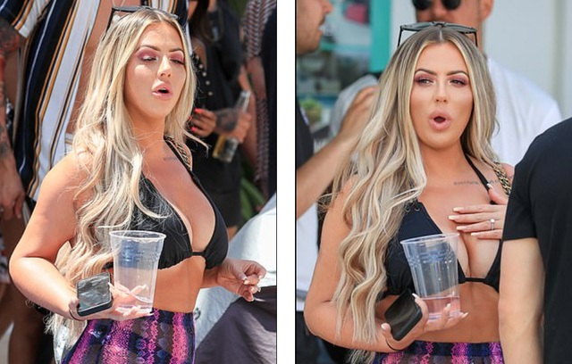 Holly Hagan lấp ló ngực đầy - 1