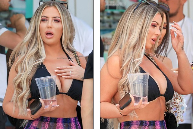 Holly Hagan lấp ló ngực đầy - 3