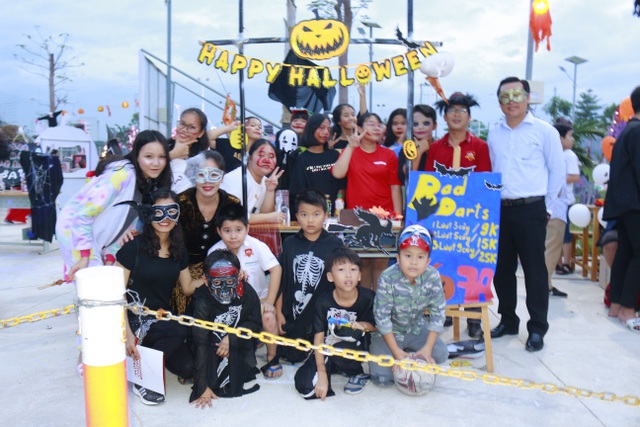 Hơn 5.000 bạn trẻ Ninh Thuận phấn khích trong lễ hội Halloween - 1