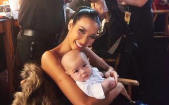 “Đột nhập” phòng trang điểm của Hoa hậu Hoàn vũ 2019