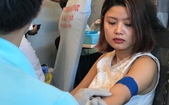 Dân công sở sành điệu… đi hiến máu tình nguyện