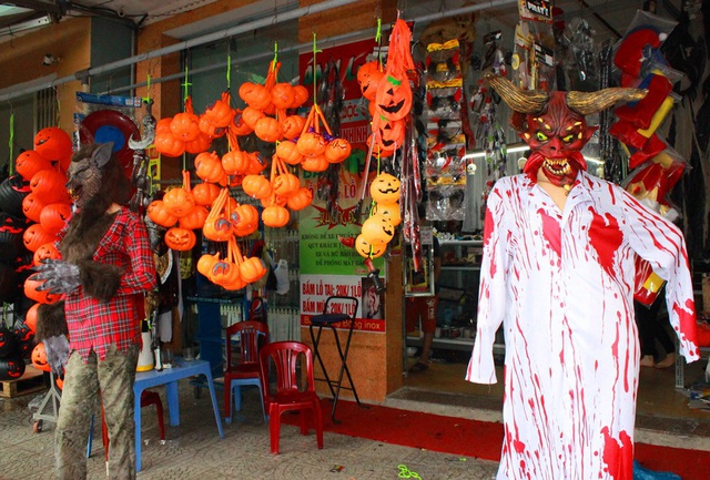 Những món đồ kinh dị khiến được nhiều bạn trẻ chuẩn bị trước đêm hội Halloween (tối 31/10)