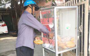 Long An: Nghĩa tình tủ bánh mì “ai cần thì lấy”