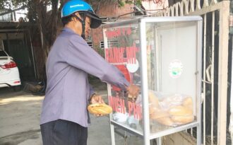 Long An: Nghĩa tình tủ bánh mì “ai cần thì lấy”