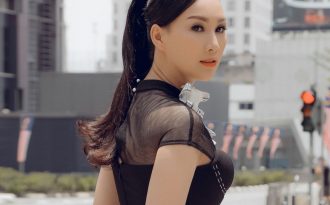 Hoa hậu Paris Vũ khoe đường cong quyến rũ khi dạo phố ở Malaysia