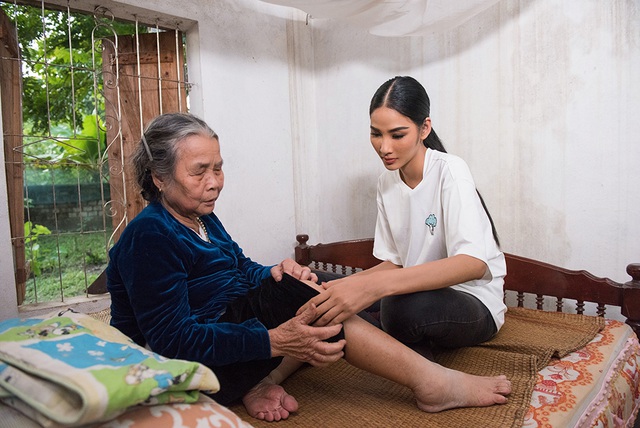 Hoàng Thùy về thăm quê nhà trước khi lên đường dự thi hoa hậu hoàn vũ - 16