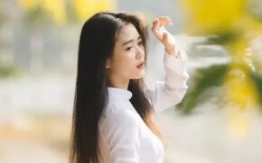 “Hot girl che nắng” đẹp tinh khôi trong tà áo dài trắng