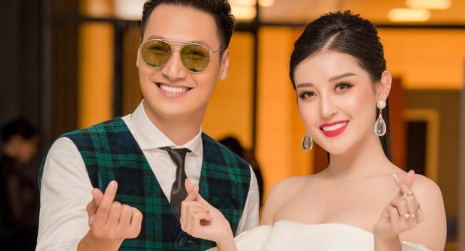 Á hậu Huyền My khoe ngực đầy trễ nải bên “mỹ nam” Mạnh Trường