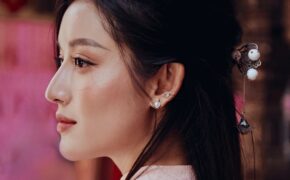 Á hậu Huyền My tự tin làm mẫu sau sự cố đứt gót giầy trên sàn diễn