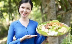 Hoa khôi Huỳnh Thúy Vi dịu dàng làm “đại sứ lễ hội bánh dân gian Nam Bộ”