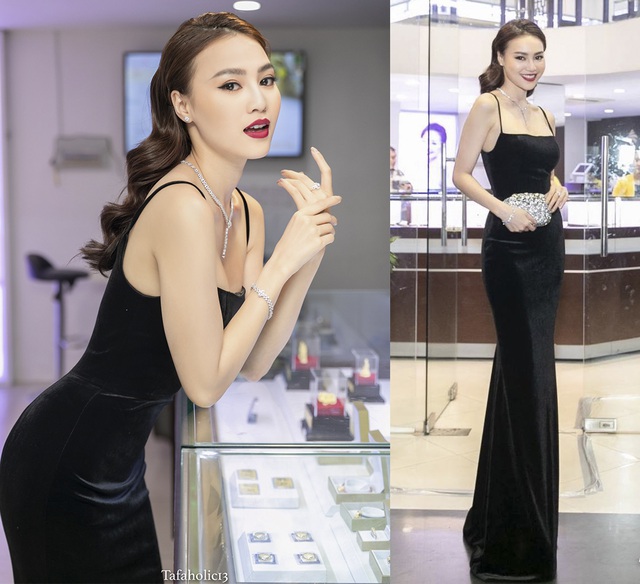 Cũng diện cây đen nhưng Ninh Dương Lan Ngọc lại quyến rũ hết nấc với đầm bodycon 2 dây mỏng manh, ôm sát khoe 3 vòng quyến rũ, kết hợp cùng bộ trang sức kim cương làm điểm nhấn.