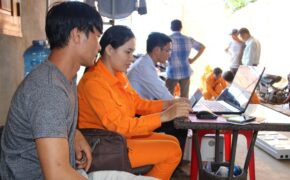 Điện về bản nghèo quanh năm chỉ biết dùng ánh sáng tự nhiên