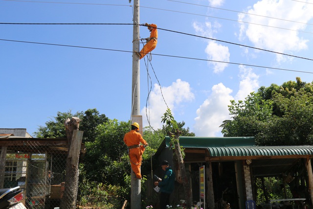 Điện về thôn, bà con có điều kiện phát triển kinh tế