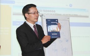 Tiếp cận cách học tiếng Anh mới lạ bằng “nhị ngữ”