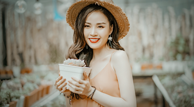 Hoa khôi Vũ Thanh Tú tươi tắn đón sinh nhật