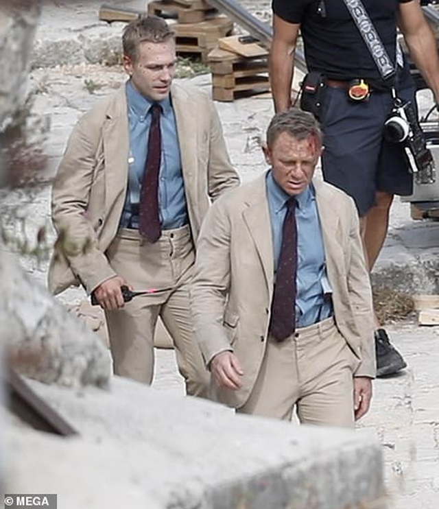 Điệp viên 007 Daniel Craig đọ vẻ điển trai bên người đóng thế - 1