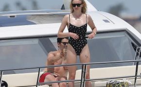 Sao phim Game of Thrones khoe dáng thon, da mịn