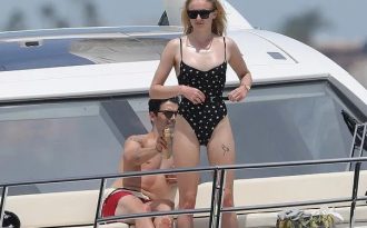 Sao phim Game of Thrones khoe dáng thon, da mịn