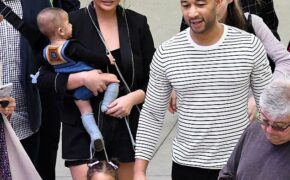 Danh ca John Legend đưa vợ con đi đón Giáng sinh sớm