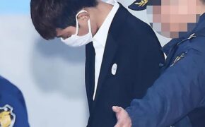 Jung Joon Young cúi mặt tham dự phiên sơ thẩm, thừa nhận mọi tội danh