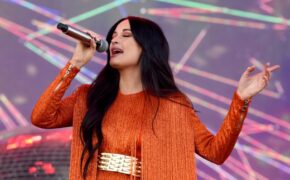 Nhan sắc ngọt ngào của ca sỹ vừa giành 4 giải Grammy