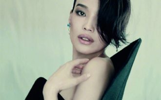 Thư Kỳ trẻ đẹp ở tuổi 42