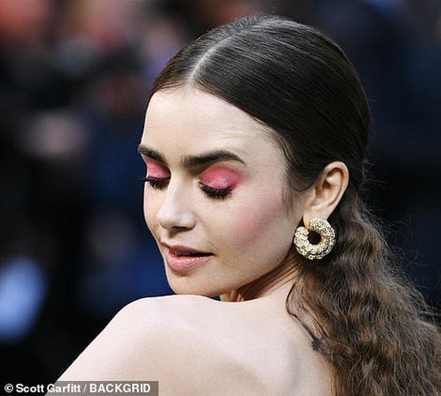 Lily Collins xinh đẹp như công chúa - 12